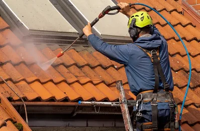 Démoussage et hydrofuge de toiture à Helstroff