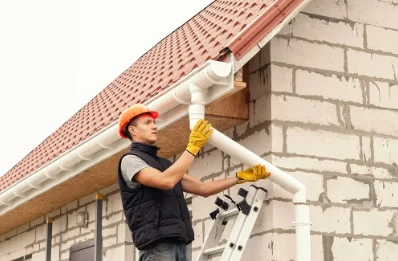 Pose et remplacement de gouttières à Helstroff
