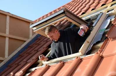 Pose de fenêtres de toit Velux à Helstroff